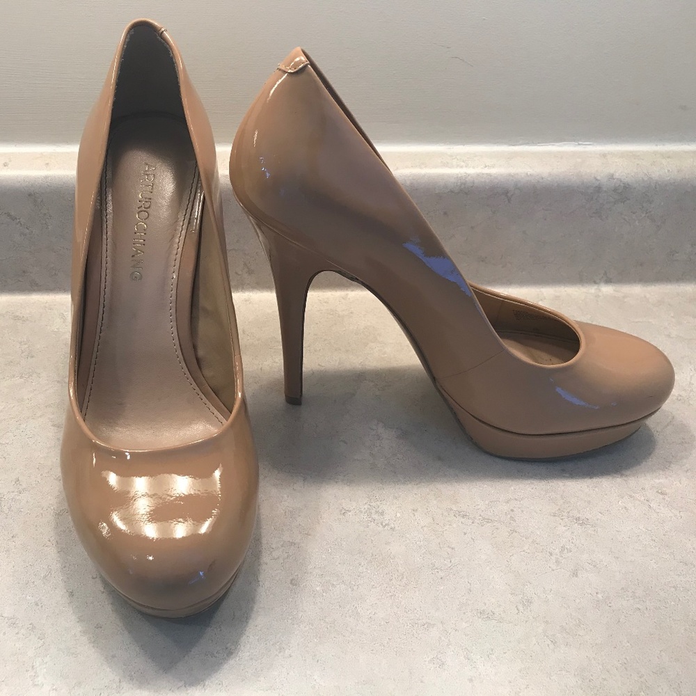 Arturo Chiang Nude Patent Leather Platform Pumps